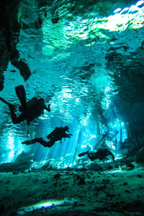 Dos Ojos cenote diving