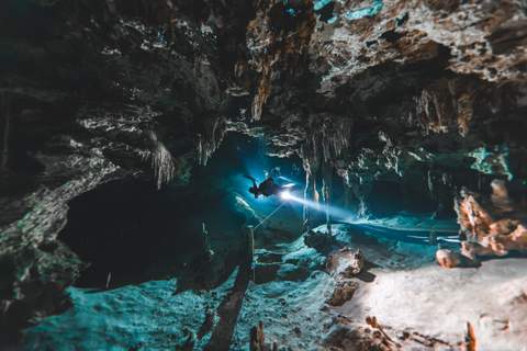 Dos Ojos cenote diving