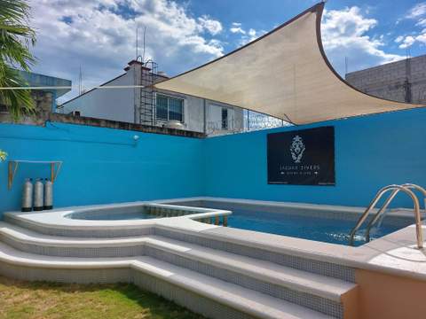 Jaguar Divers dive shop in Playa del Carmen
