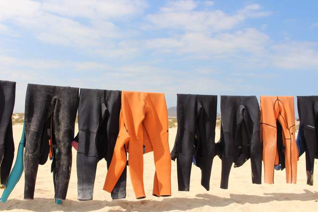 Los 10 elementos esenciales de equipo para buceo