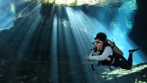 Cenote diving