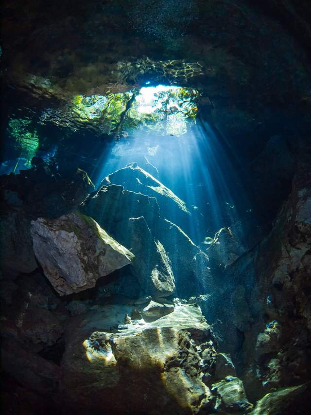 Cómo planificar un itinerario de buceo en cenotes de varios días en la Riviera Maya