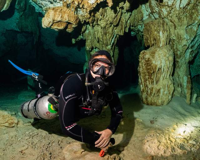 Los mejores cenotes para buzos avanzados cerca de Playa del Carmen y Tulum