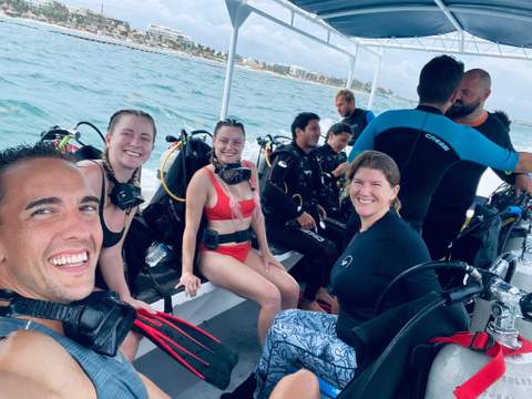 Grupo de bautizo de buceo